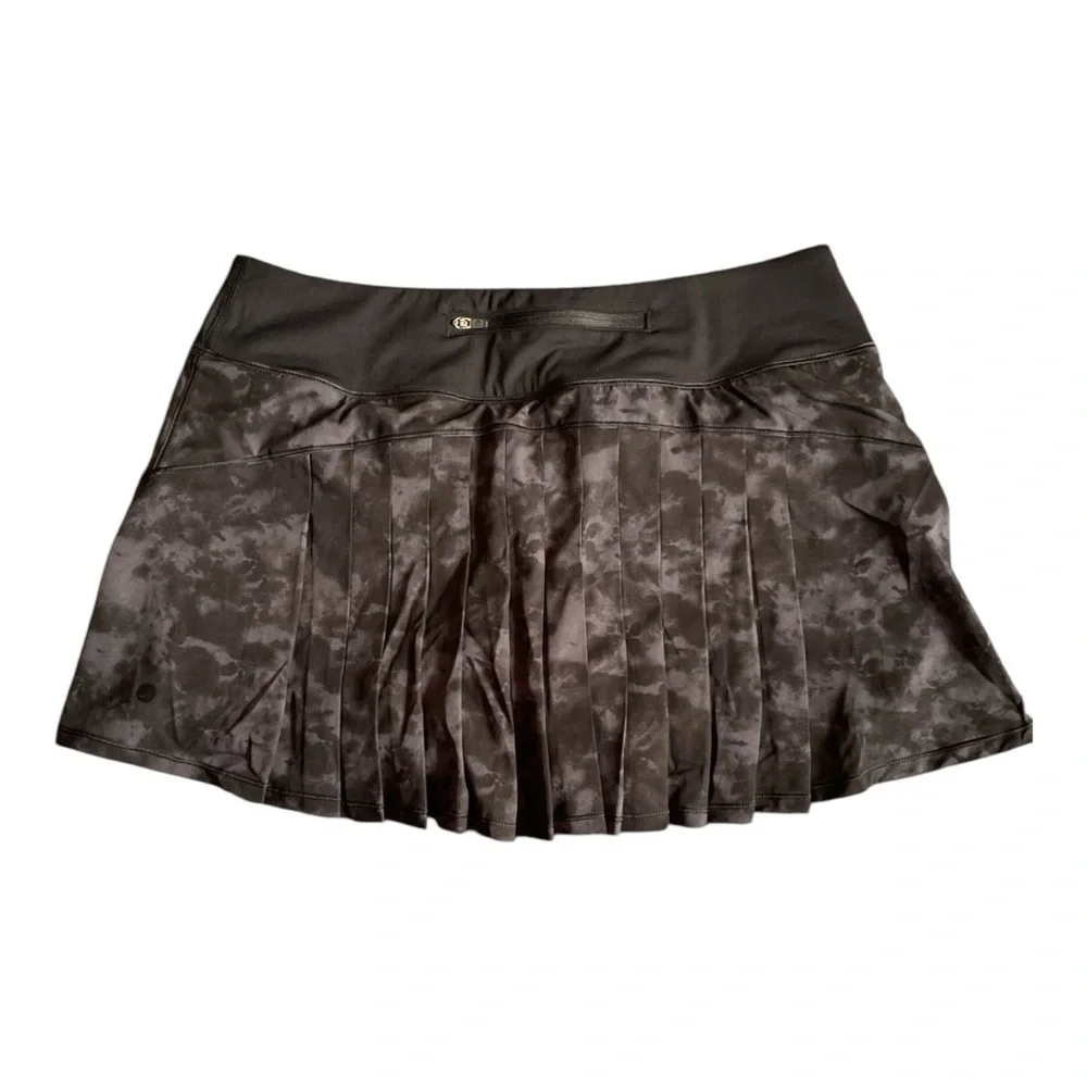 #064, CRZY Yoga feathery-fit mid-rise tennis skirt, size M (8-10)